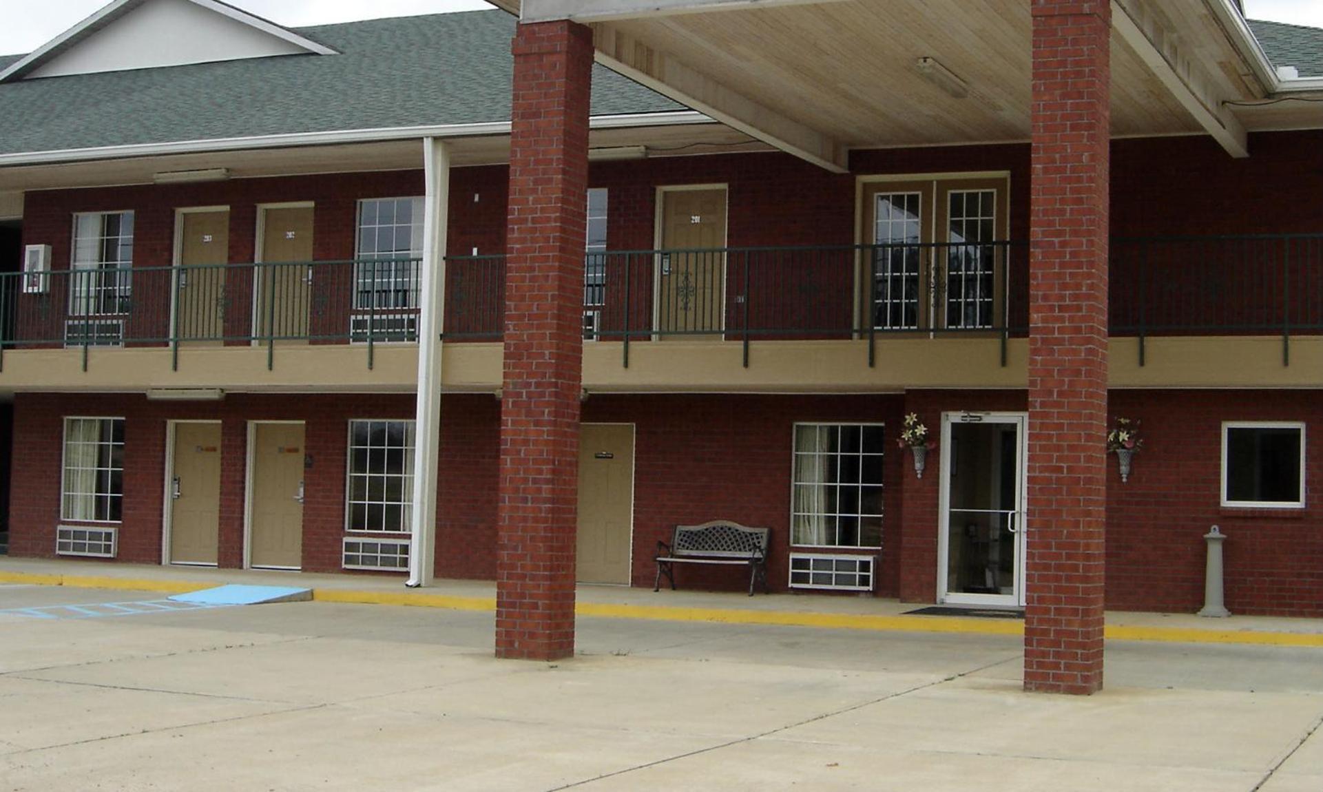 Homegate Inn Louisville Bagian luar foto